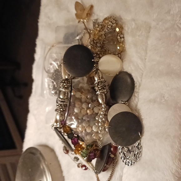 DIY Mystery Jewelry Box Lot  Box #4 B2 0095  20 oz - Picture 3 of 5